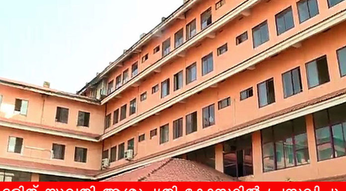 ദളിത് യുവതി ആശുപത്രി ക്ലോസറ്റില് പ്രസവിച്ചു: അധികൃതരുടെ വീഴ്ചയെന്ന് ആരോപണം