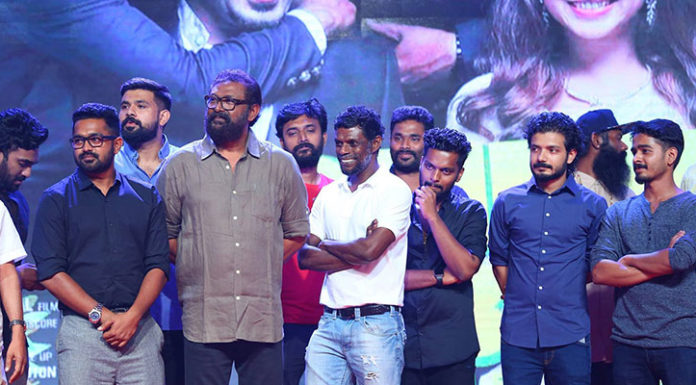 വിനായകനെ പൊന്നാടയണിയിച്ച് ആദരിച്ച് – ഹണി ബീ ടൂ ടീം