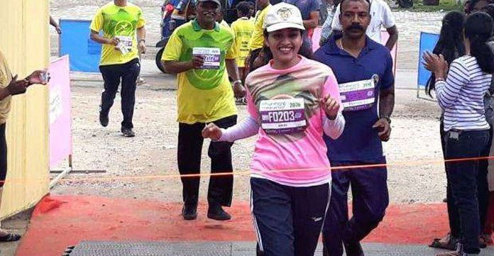 തീയില് കുരുത്തവള് വെയിലത്ത് വാടില്ലെന്ന് പറയാതെ പറഞ്ഞ് സബ് കളക്ടര് രേണു രാജ്, മാരത്തണില് ഓടിയെത്തിയത് ഒന്നാമത്