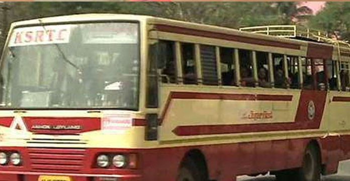 സ്റ്റോപ്പില് ബസ് നിര്ത്തണമെന്ന് ആവശ്യപ്പെട്ട വിദ്യാര്ത്ഥിനിയുടെ മുഖത്ത് കണ്ടക്ടര് കാര്ക്കിച്ചു തുപ്പി