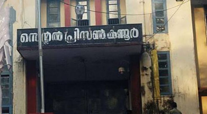 ജയിലുകളിൽ മൊബൈൽ ജാമറുകൾ സ്ഥാപിക്കുമെന്ന് മുഖ്യമന്ത്രി പിണറായിവിജയൻ.
