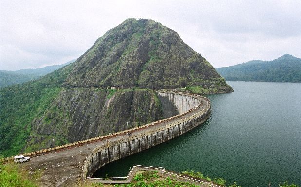 ഇടുക്കി അണക്കെട്ടിലെ ജലനിരപ്പ് താഴുന്നു