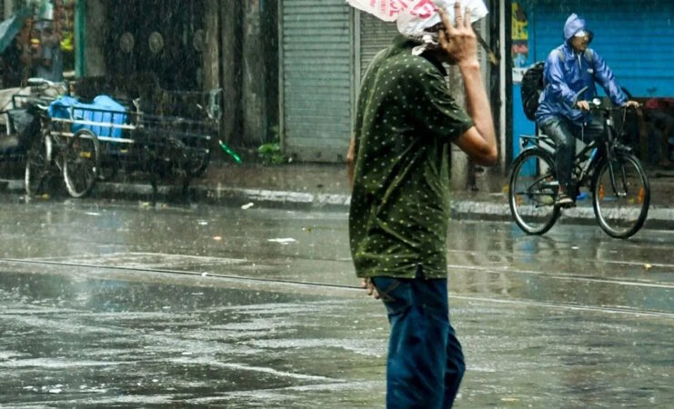 കേരളത്തില് വീണ്ടും മഴവരുന്നു: ചൂടിന് താല്ക്കാലിക ആശ്വാസം