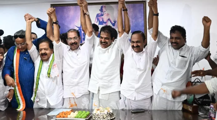 ആര് മുഖ്യമന്ത്രിയാകും, എഐസിസി നിരീക്ഷകരുടെ ചര്ച്ച പുരോഗമിക്കുന്നു
