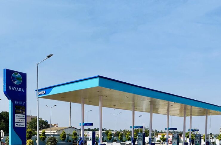 ഇന്ധനവില കുറച്ച് നയാര എനര്ജി: പെട്രോളിന് അഞ്ച് രൂപയും ഡീസലിന് മൂന്ന് രൂപയും കുറച്ചു