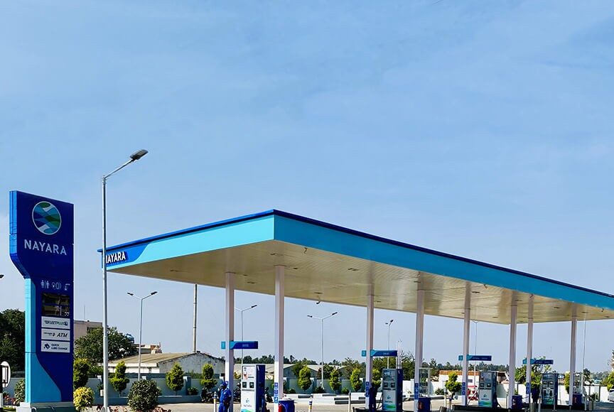 ഇന്ധനവില കുറച്ച് നയാര എനര്ജി: പെട്രോളിന് അഞ്ച് രൂപയും ഡീസലിന് മൂന്ന് രൂപയും കുറച്ചു