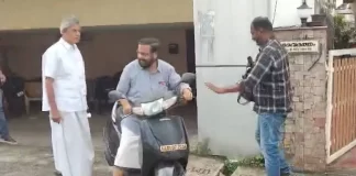 ഹെല്മറ്റില്ലാതെ കടകംപള്ളിയുടെ യാത്ര: പെറ്റി അടിക്കാതെ മോട്ടോര് വാഹന വകുപ്പ്