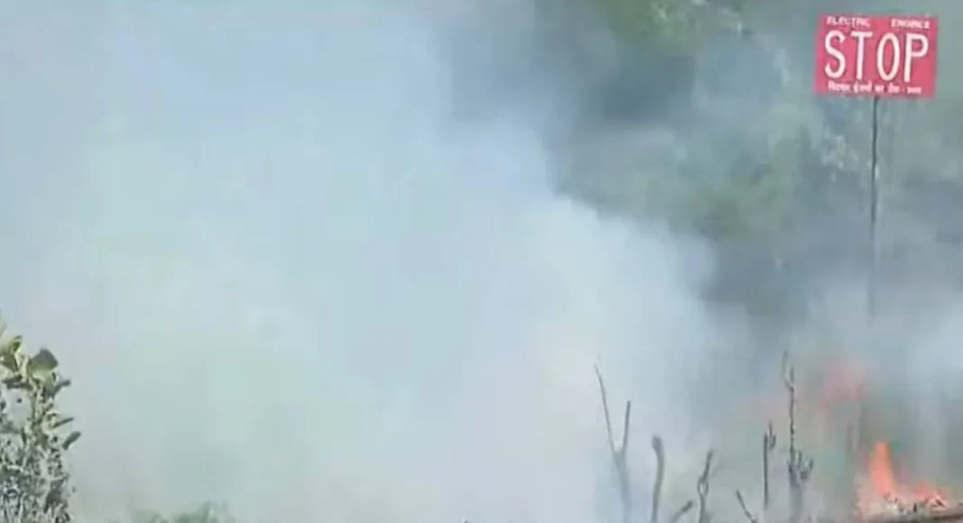 തിരുവനന്തപുരത്ത് റെയില്വേ ട്രാക്കിന് സമീപം തീപിടുത്തം
