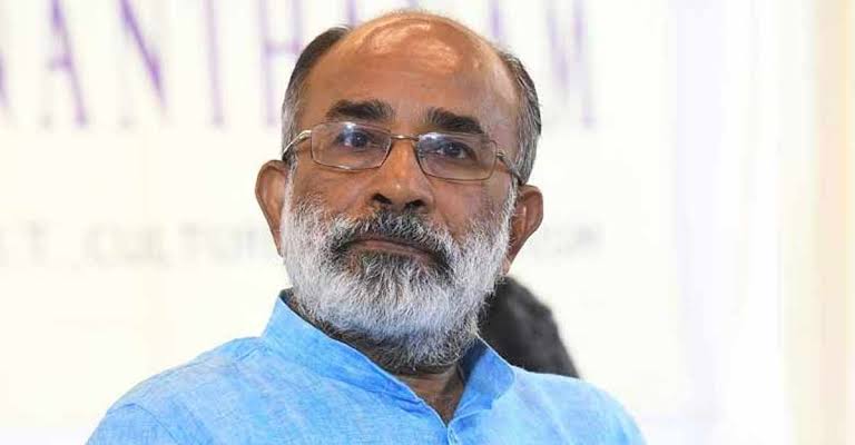 വി.ഡി സതീശനെ പുകഴ്തി കണ്ണന്താനം: സതീശന് അത്ഭുതങ്ങള് സൃഷ്ടിക്കാന് സാധിക്കട്ടെയെന്നും അദ്ദേഹം
